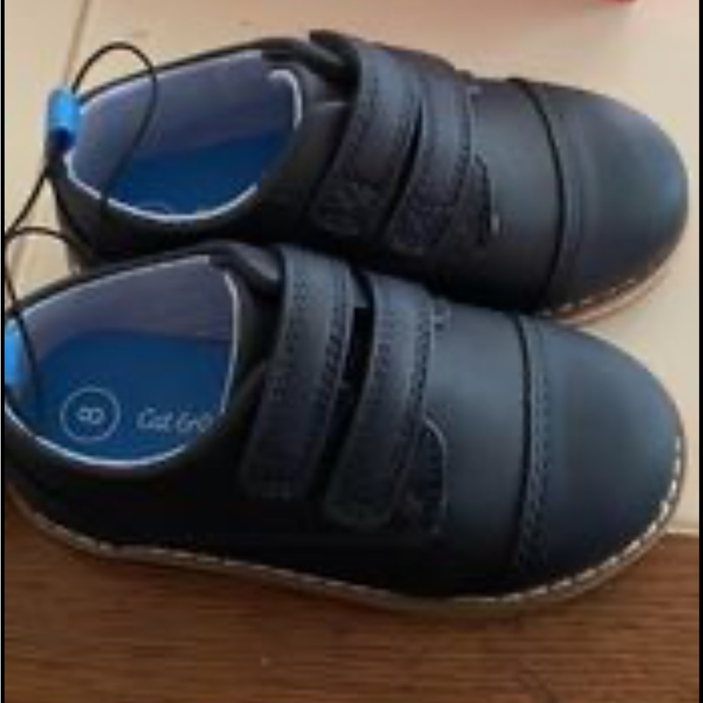 Cat &jack boys shoes size 8 never worn